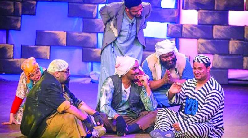 
«الشحاتين» خلال العرض المسرحي
