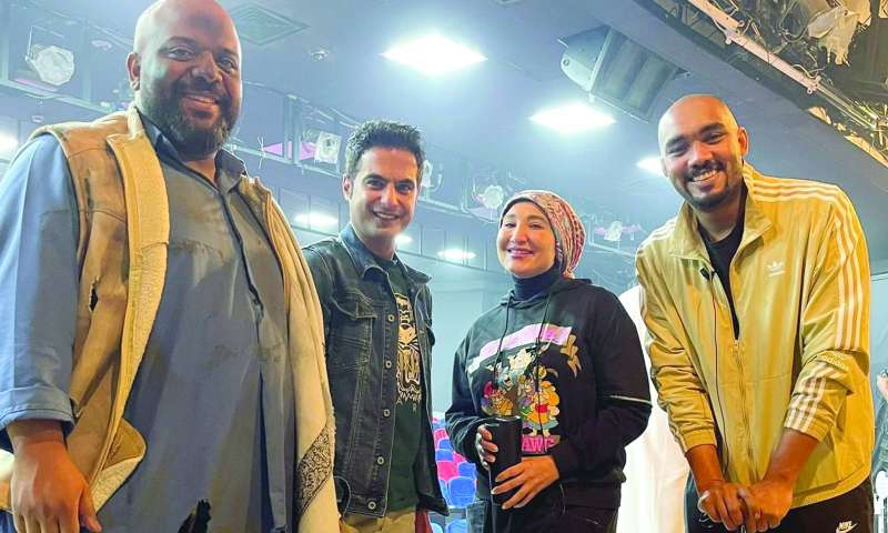 
الزميل حمود العنزي مع أبطال العمل
