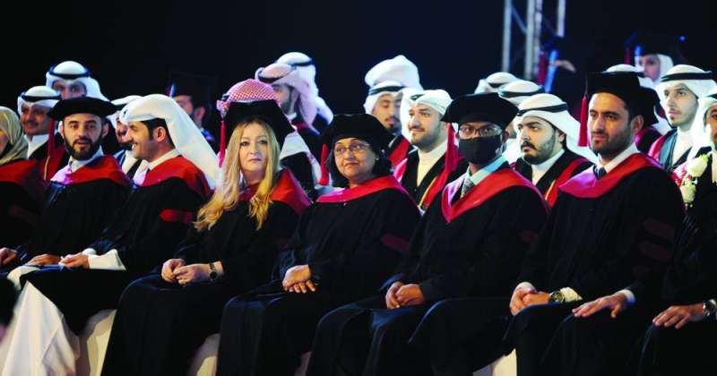 بعض الخريجين أثناء الحفل