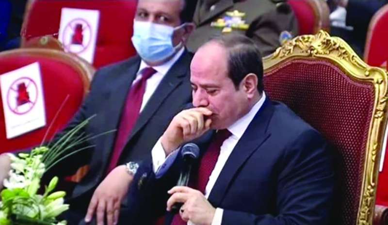 السيسي متأثراً بحديث طالب من «ذوي الهمم»