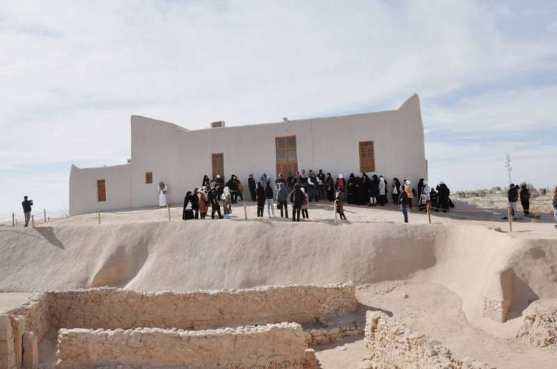 قسم التاريخ والآثار في جامعة الكويت يزور آثار فيلكا 