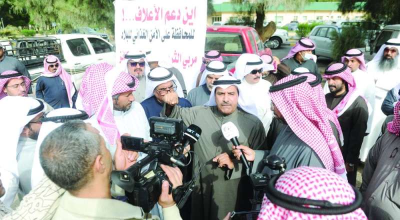 النائب مرزوق الخليفة متحدثاً خلال الاعتصام	 (تصوير سعود سالم)
