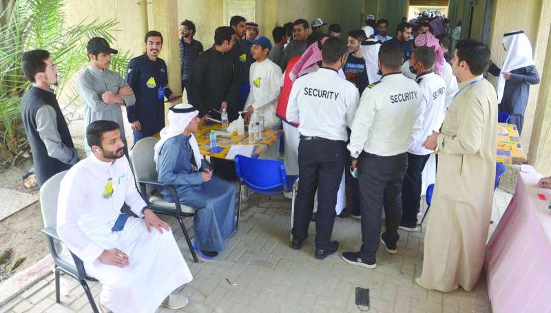 إقبال طلابي لافت على الانتخابات	 (تصوير نايف العقلة)
