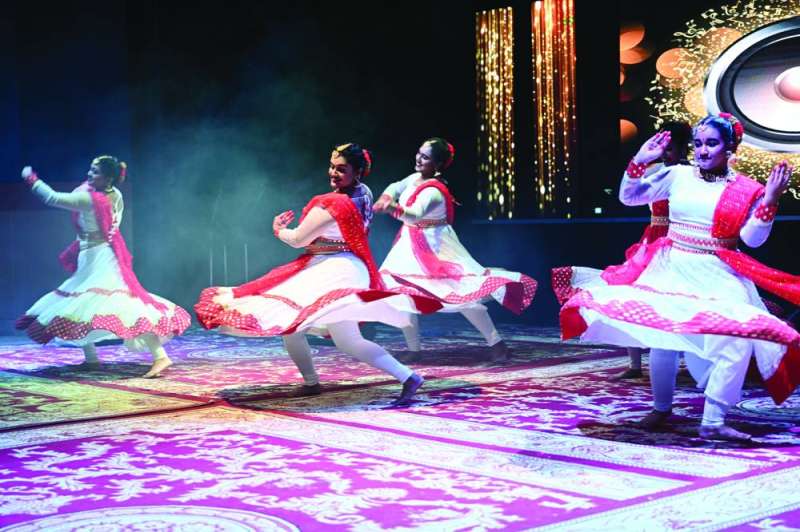 لوحة راقصة	 (تصوير أسعد عبدالله)
