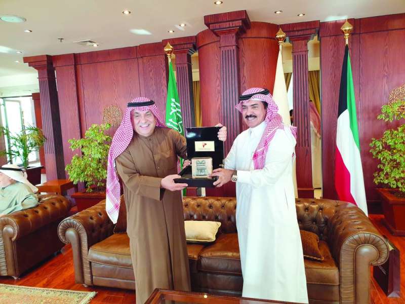 الصقر مكرّماً العجلان 