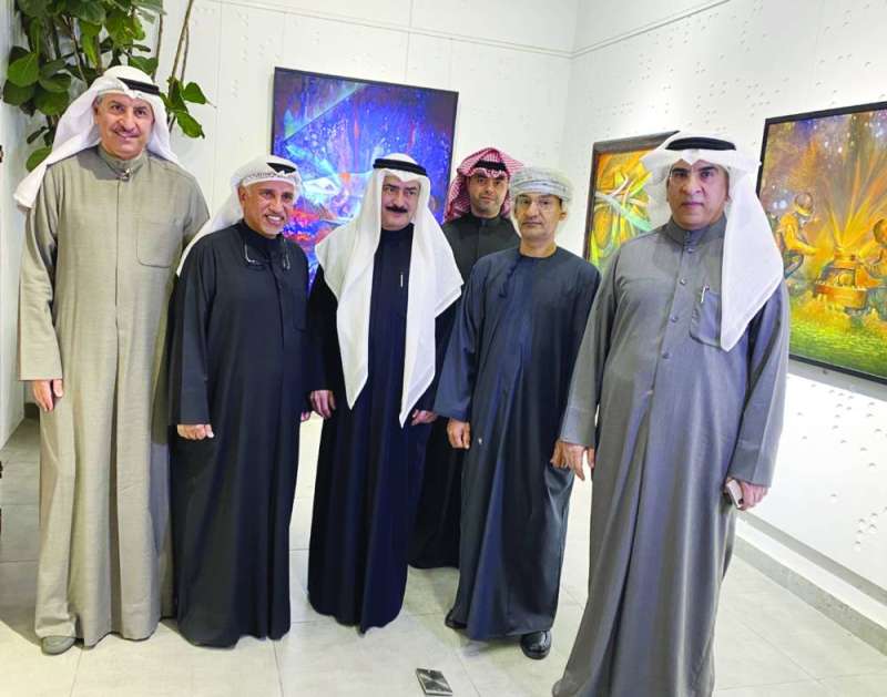 
كامل العبدالجليل يتوسط وليد سراب والحضور