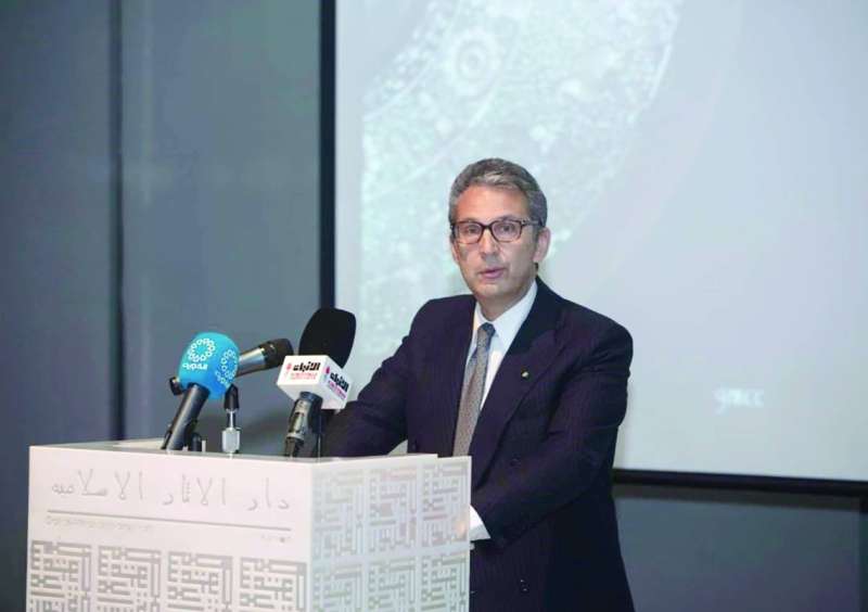 
كارلو بالدوتشي متحدثاً