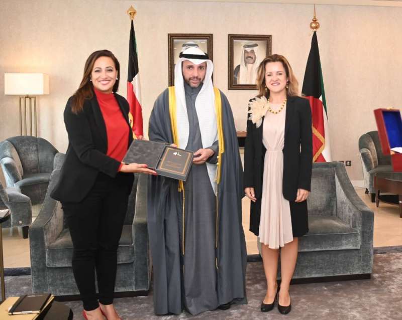 رئيس مجلس الأمة استقبل البرلمانية الفرنسية ايميليا لاكرافي
 