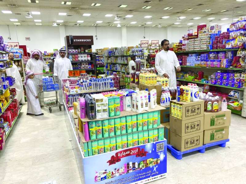 مزارعو المنطقة يطالبون بزيادة فروع الجمعية وتطوير الخدمات