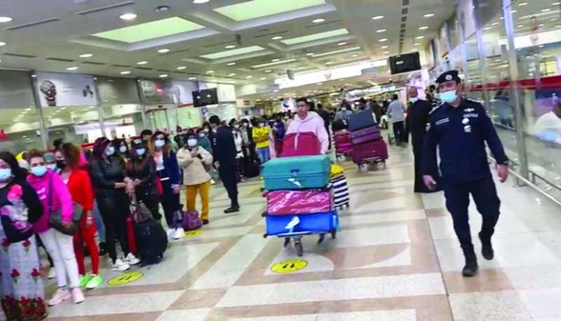 
وفي مطار الكويت