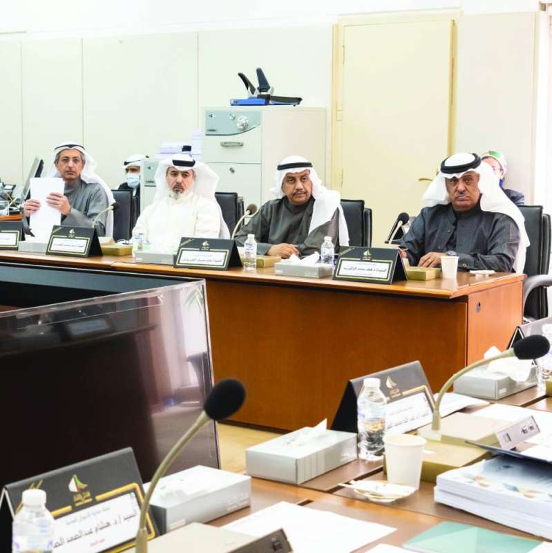 جانب من اجتماع لجنة حماية الأموال العامة أمس