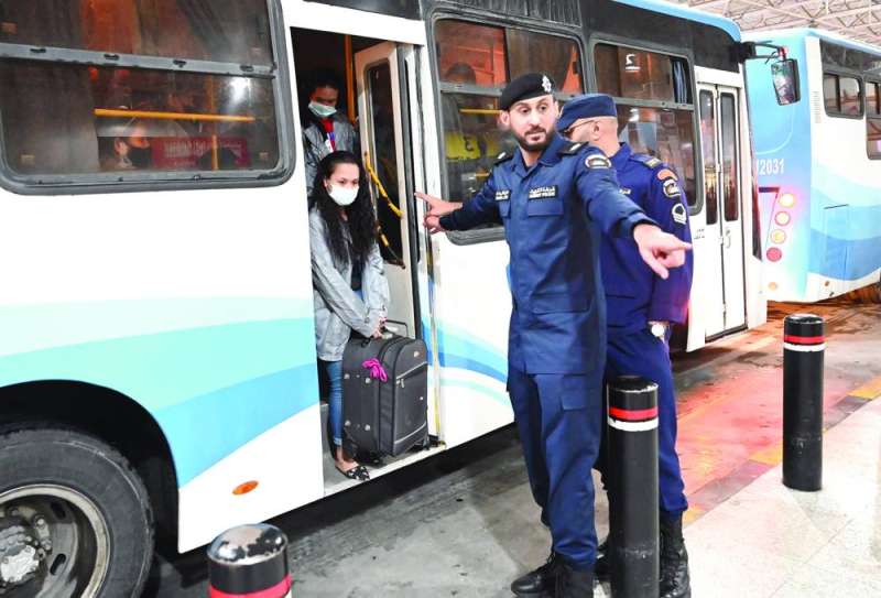 
متابعة أمنية لإجراءات الترحيل
