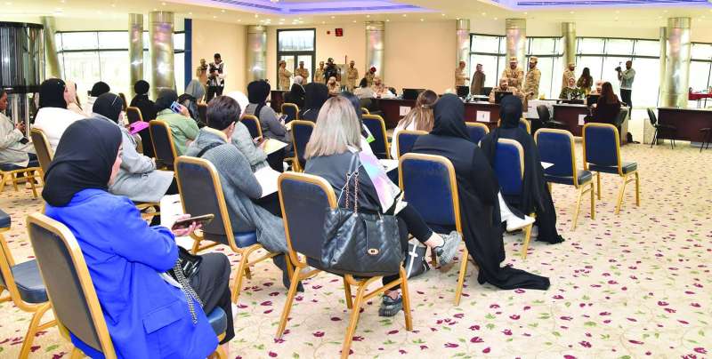 المتقدمات ينتظرن دورهن