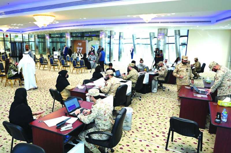 إقبال جيد في اليوم الأول لاستقبال الراغبات بالتطوع	 (تصوير أسعد عبدالله)
