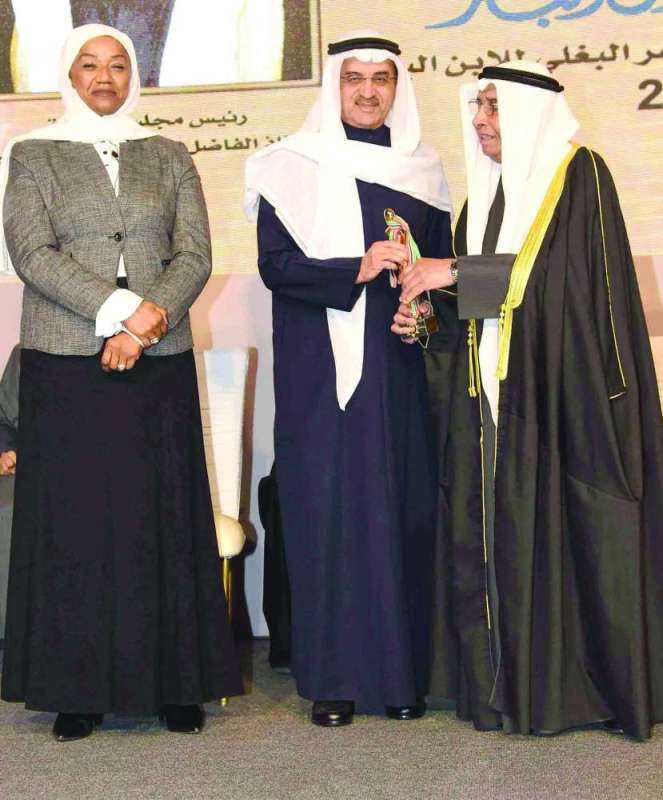 البغلي مكرماً الوزير والنائب الأسبق أحمد المليفي