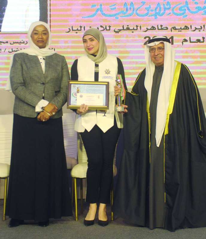 تكريم إحدى المشاركات