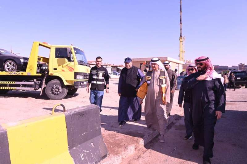 محافظ العاصمة خلال الجولة