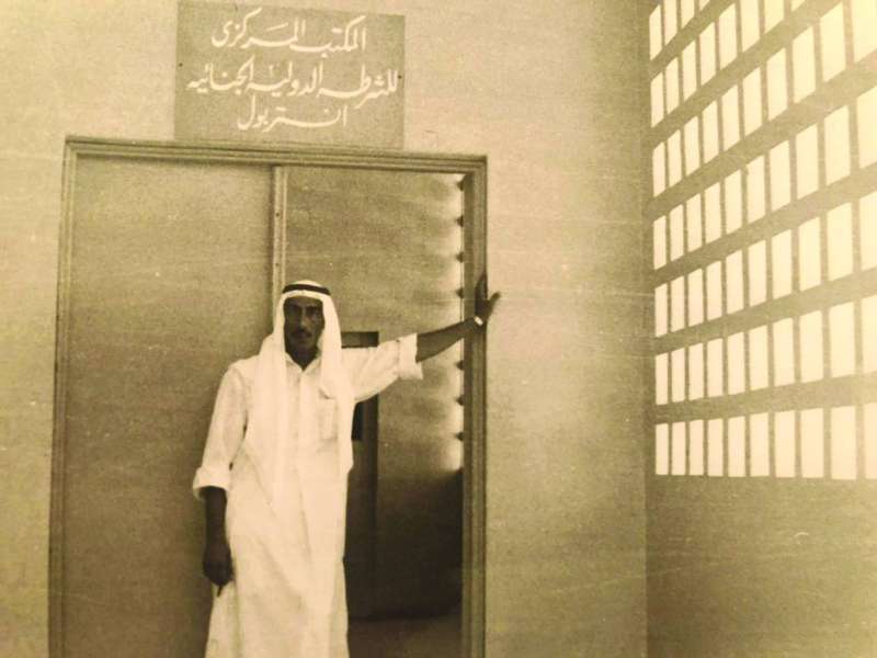 تيفوني أمام المكتب المركزي للإنتربول
