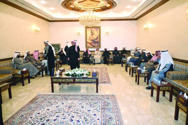 
نواب ومهنئون في ديوان الوسمي