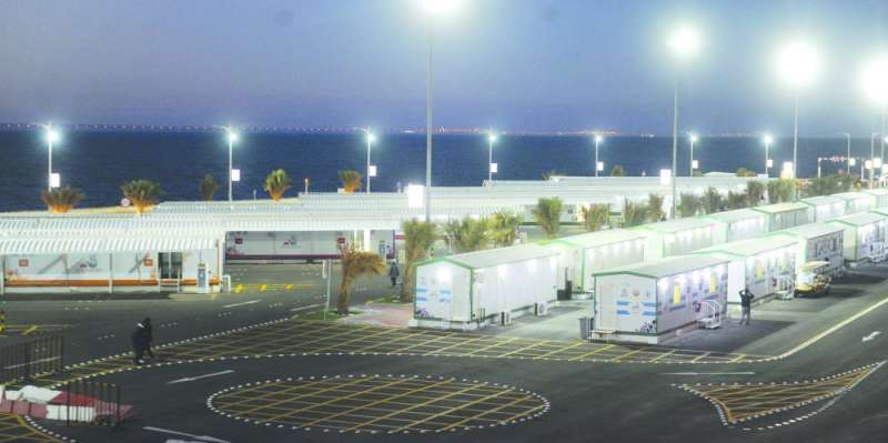 استئناف العمل في مركز التعطيم بجسر جابر 	(تصوير سعود سالم)