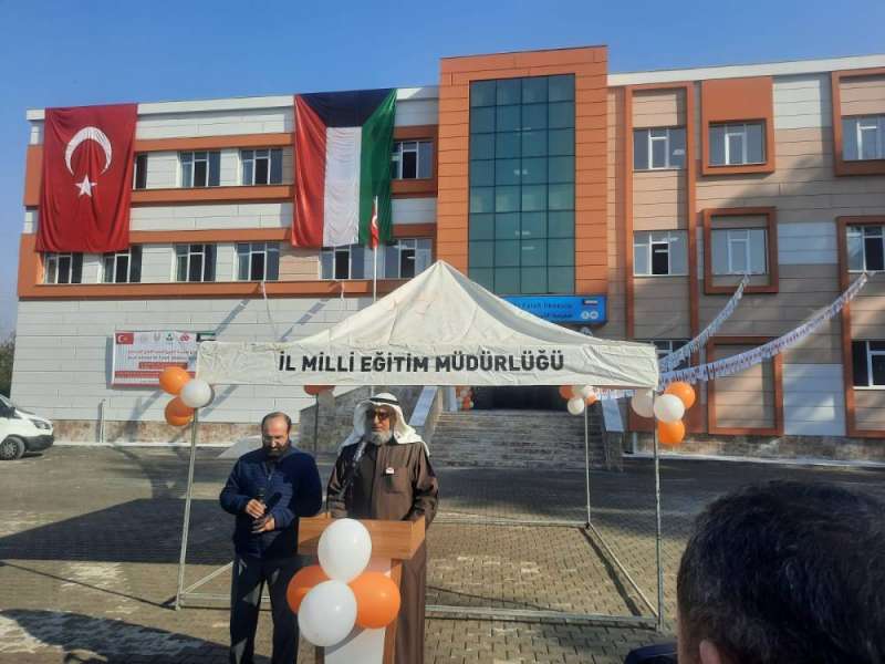  رئيس مجلس إدارة الرحمة خلال افتتاح مدرسة الفلاح 