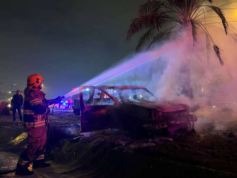 احتراق سيارة على طريق الملك فهد 