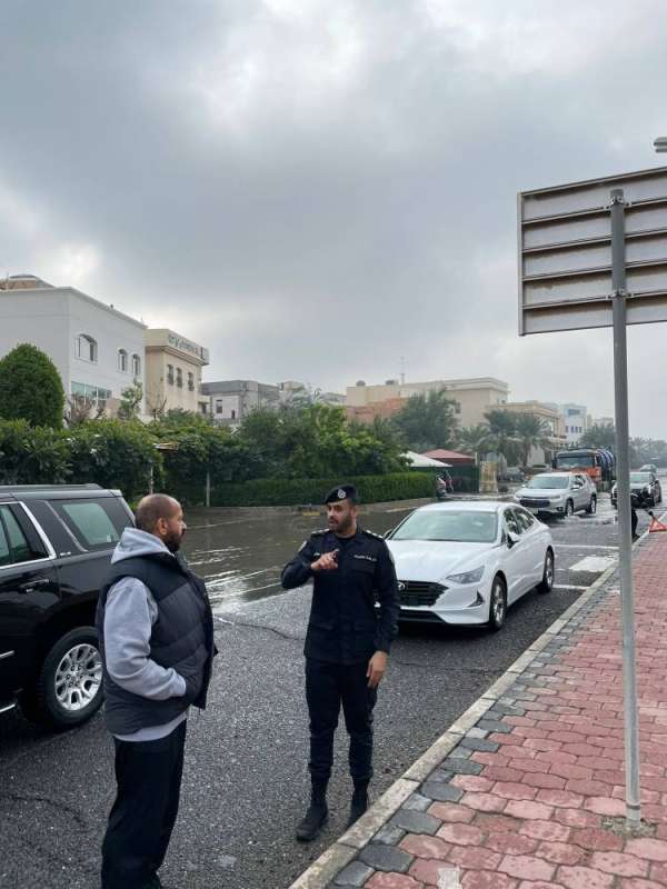 الخالد يتفقد مناطق «العاصمة» المتضررة من الأمطار 
