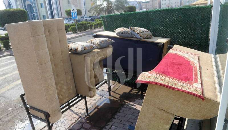 صباح الناصر.. بقايا مطر والأثاث تحت الشمس وعلى الأسوار 
 