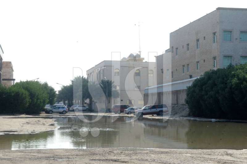 صباح الناصر.. بقايا مطر والأثاث تحت الشمس وعلى الأسوار 
 