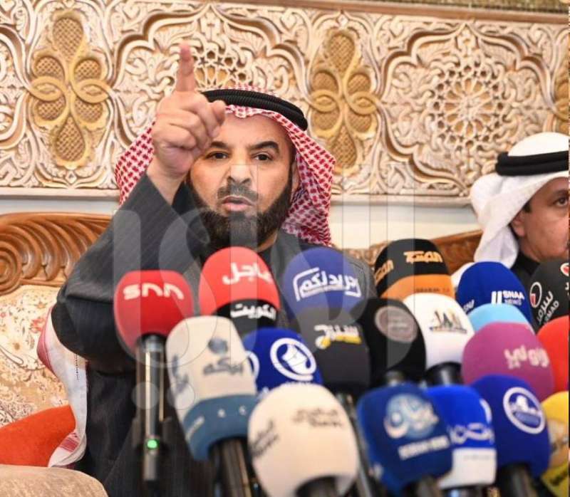 النائب السابق مبارك الوعلان متحدثا بمؤتمر «المشروع الوطني للمعارضة»