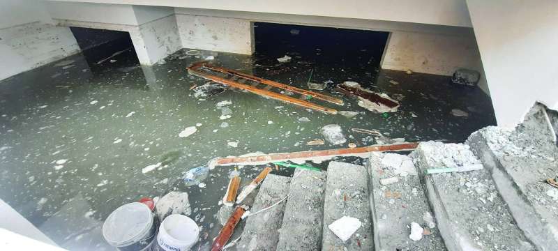 سرداب غارق في مياه الأمطار 	(تصوير أسعد عبدالله)