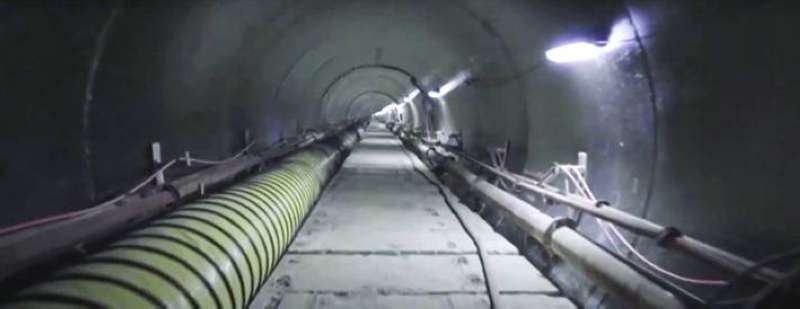 خطوط التصريف ضمن نفق تحت الارض