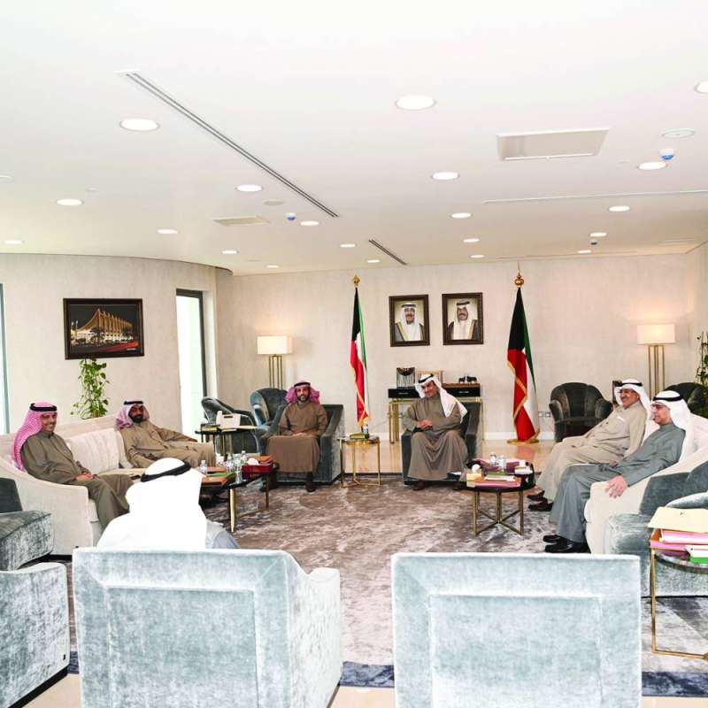 الغانم مترئساً اجتماع مكتب المجلس أمس