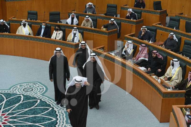 انسحاب نواب أثناء أداء الحكومة القسم