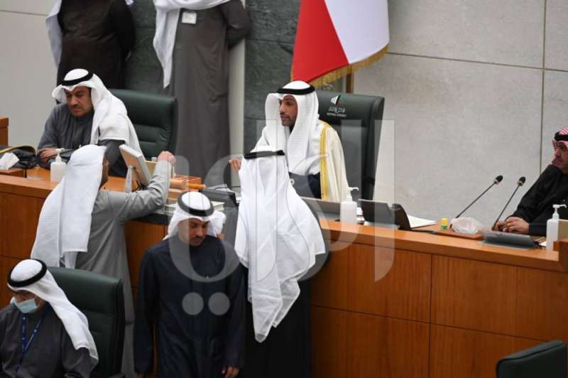 سجال بين نواب والرئيس الغانم