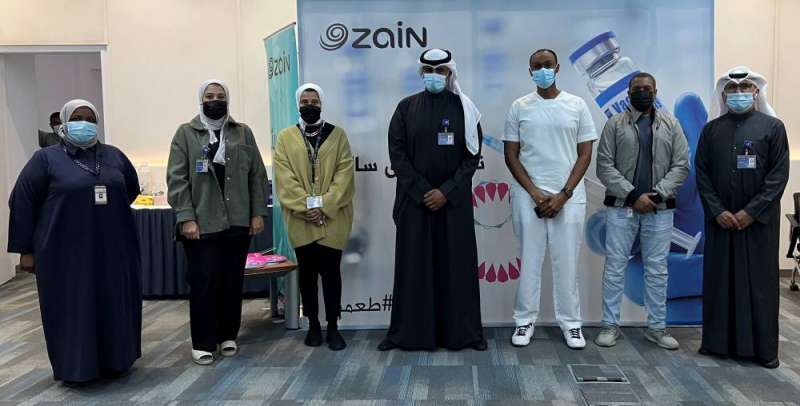 Zain officials with the Ministry of Health team during the vaccination campaign 