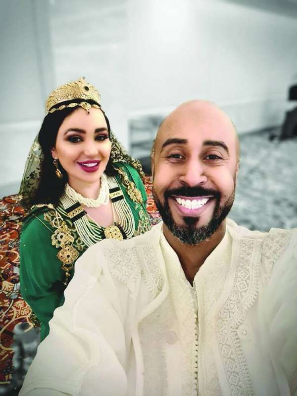 العماني... و«سيلفي» مع عفرا حمشو
