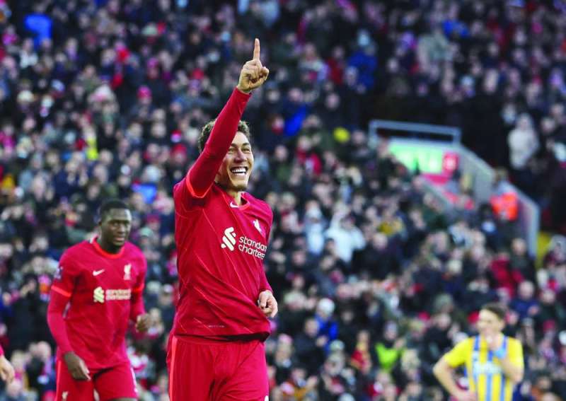 روبرتو فيرمينو محتفلاً بهدفه في مرمى شريسبري	 (رويترز)
