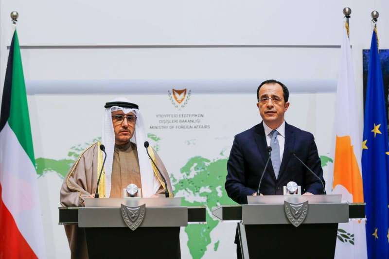 الناصر ودوليدس خلال المؤتمر الصحافي