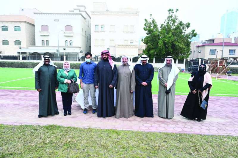 الخالد والردعان والقطان والعلي وعدد من المسؤولين في لقطة جماعية 	(تصوير أسعد عبدالله)