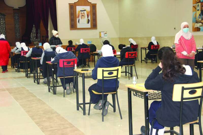 طالبات خلال الامتحان في ثانوية جمانة بنت أبي طالب
