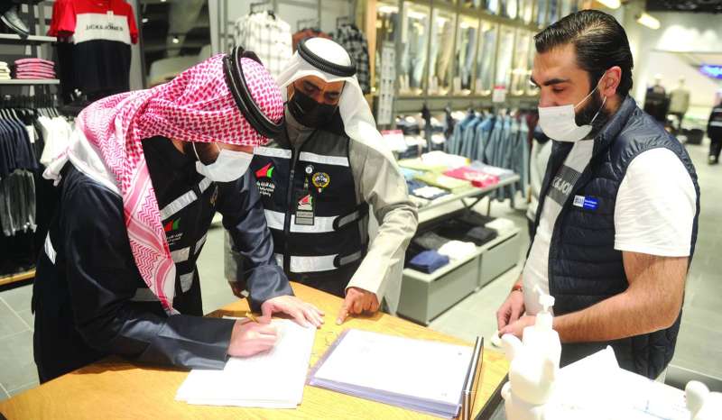 تسجيل محضر مخالفة خلال جولة القوى العاملة في برج العاصمة 