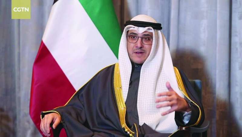 الناصر متحدثاً في اللقاء التلفزيوني