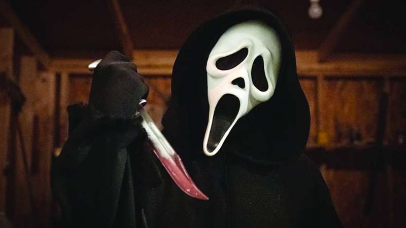 قناع الشبح عاد للظهور
