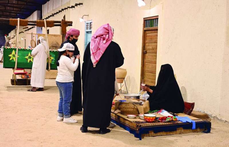 
بائعة في الفريج
