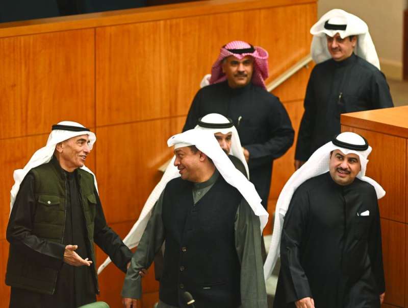 
نواب حضروا الجلسة	(تصوير أسعد عبدالله)