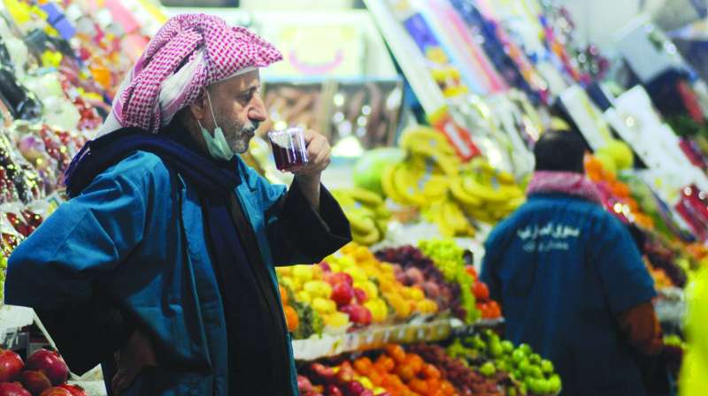 
وأخيراً تنفس «وافدو الستين» الصعداء 	 (تصوير سعود سالم)