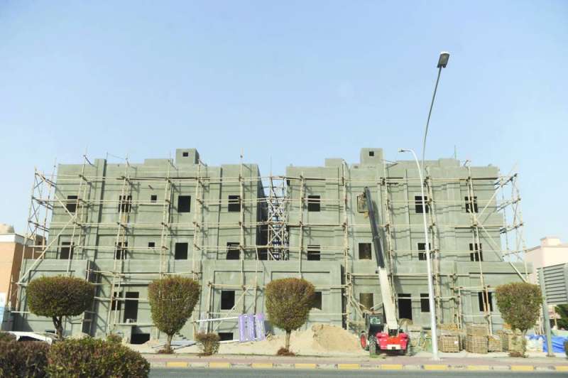 
اتهامات للحكومة بعدم الجدية في إيجاد الحلول الشاملة لأزمة الإسكان 	(تصوير سعود سالم)
