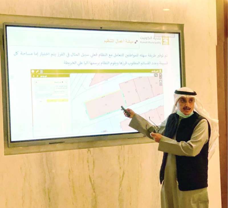 المنفوحي يشرح آلية الخدمات الإلكترونية الجديدة