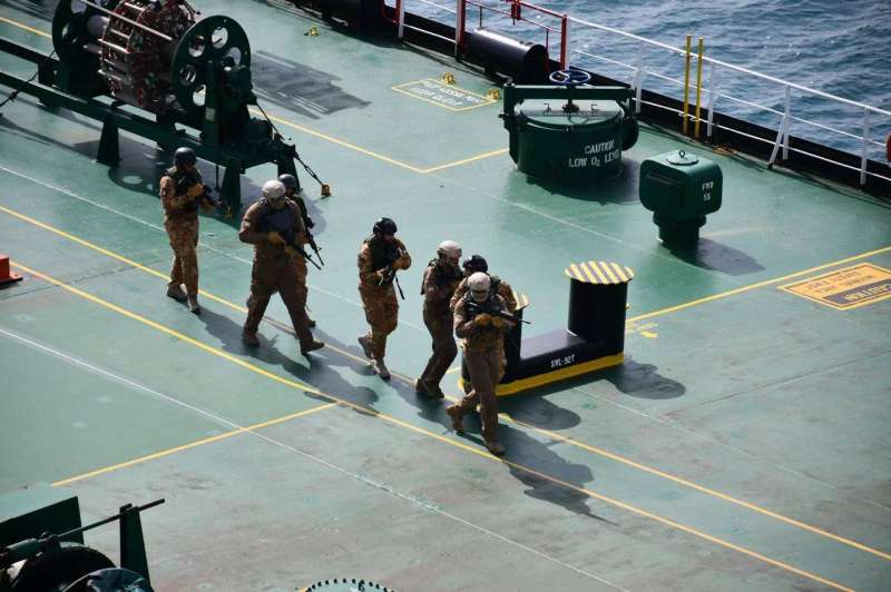 جانب من تمرين الصقر المدافع